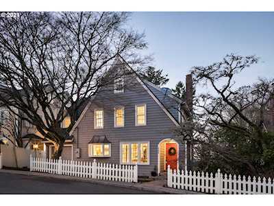 2395 SW Montgomery Dr Portland, OR 97201