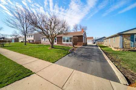 909 Roxbury Ln Schaumburg, IL 60194