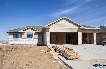 806 Turtle Creek Dr Hartford, SD 57033