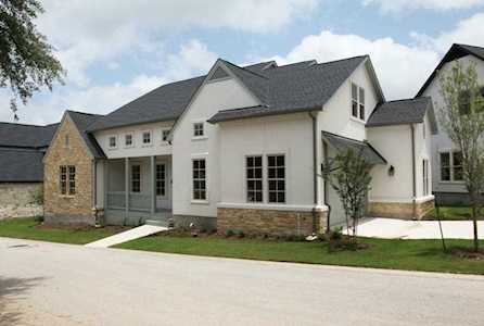 1253 Red Bud LN Round Rock, TX 78664