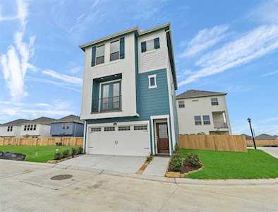 2002 Millbridge Spring Ln Houston, TX 77045