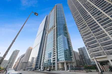 340 E Randolph St #5202 Chicago, IL 60601