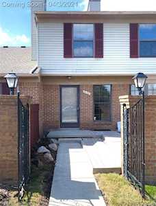 31139 Country Blf Farmington Hills, MI 48331