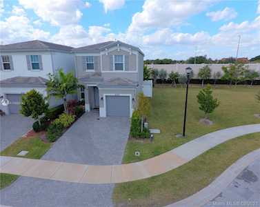 4747 NW 48th Ter Tamarac, FL 33319