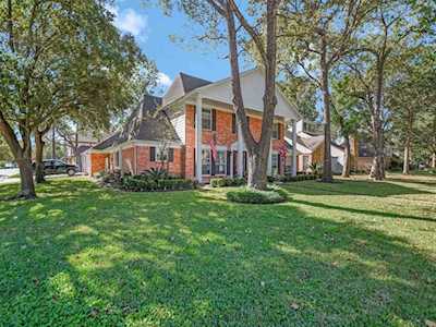 12103 Moorcreek Dr Houston, TX 77070