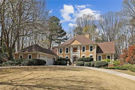 590 Valley Hall Dr Sandy Springs, GA 30350