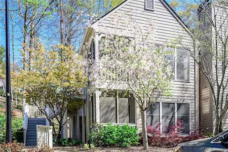 703 Bainbridge Dr Sandy Springs, GA 30327