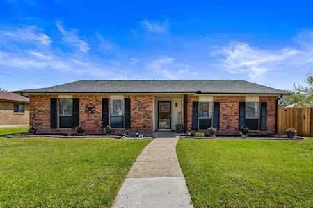 2001 Lewis Trail Grand Prairie, TX 75052