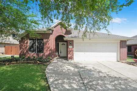 5315 Cinnamon Lake Dr Baytown, TX 77521