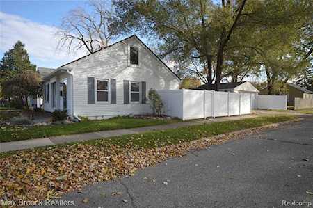 2202 Garfield St Ferndale, MI 48220