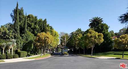 69 Fremont Place Los Angeles, CA 90005