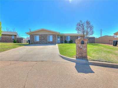 1244 Janeway Circle Moore, OK 73160