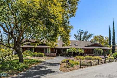 2465 Reill View Dr Escondido, CA 92025