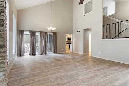 27 Stoney Creek CV Lakeway, TX 78734