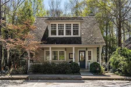9035 Selborne Ln Chattahoochee Hills, GA 30268