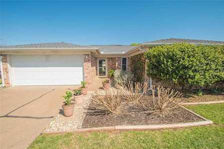 304 Tahiti Drive Granbury, TX 76048