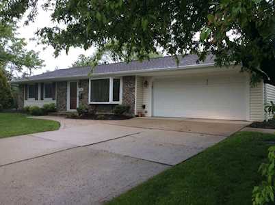 1020 Sharon Ln Schaumburg, IL 60193