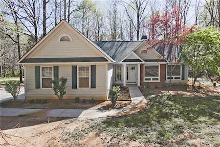 5720 Woodstone Dr Cumming, GA 30028