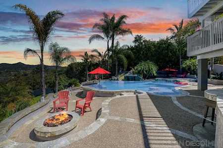 2279 Puesta Del Sol Escondido, CA 92027