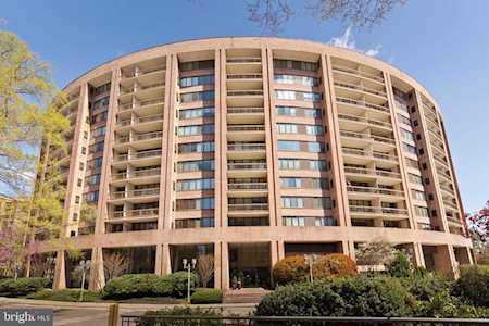 1805 Crystal Dr #810S Arlington, VA 22202