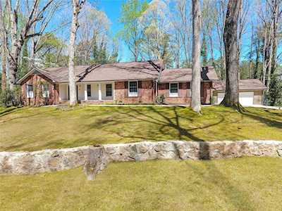 2845 Duke of Gloucester St East Point, GA 30344