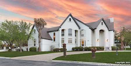 22 Carriage Hls San Antonio, TX 78257