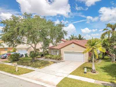 18841 NW 2nd St Pembroke Pines, FL 33029