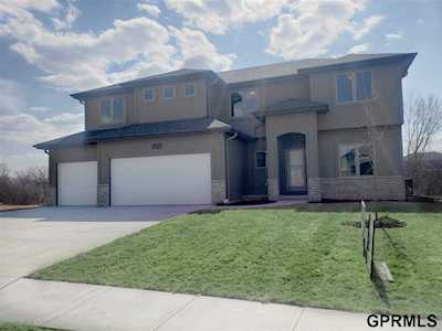 17127 Bondesson St Bennington, NE 68007