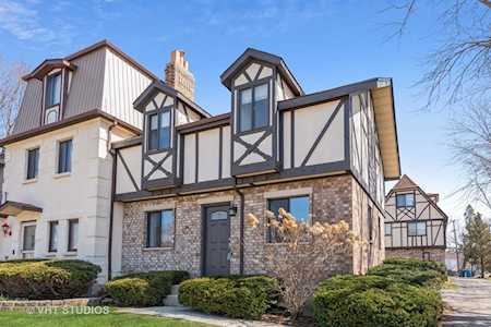 828 Village Quarter Rd #A West Dundee, IL 60118