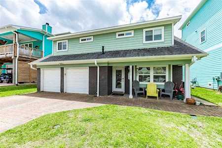 1017 Forest Rd Clear Lake Shores, TX 77565