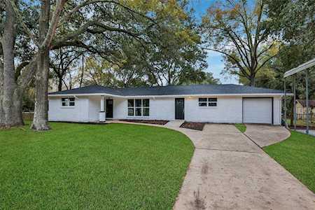 2705 Ashford St Waller, TX 77484