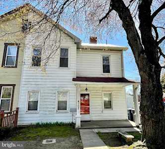 4107 Crittenden St Hyattsville, MD 20781