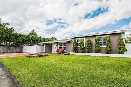1751 SW 47th Ter Fort Lauderdale, FL 33317
