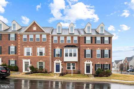 25683 Clairmont Manor Square Aldie, VA 20105