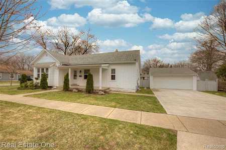 204 West St Howell, MI 48843