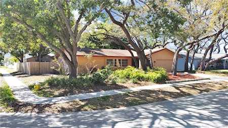 9716 136th St Seminole, FL 33776