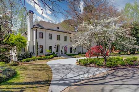 5250 Woodridge Forest Trl Sandy Springs, GA 30327