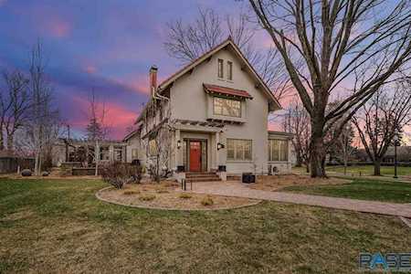 1230 S 1St Ave Sioux Falls, SD 57105