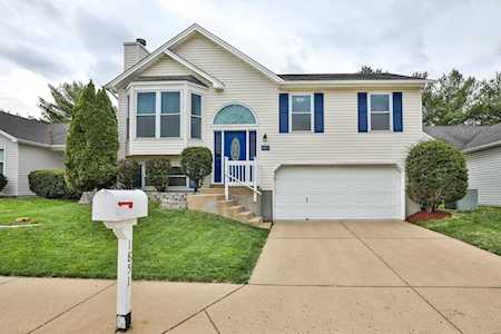 1851 Florine Ct St Charles, MO 63303