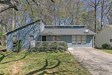 422 Ridgetop Dr NW Acworth, GA 30102