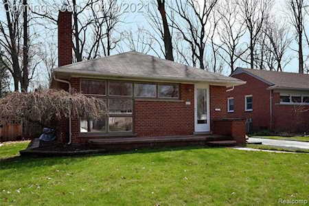 807 N Orchard View Dr Royal Oak, MI 48073