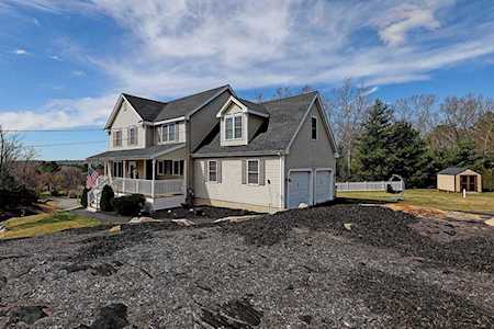 26 Mountainview Road Uxbridge, MA 01569