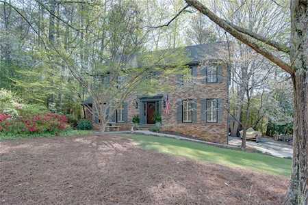 3929 Allenhurst Dr Peachtree Corners, GA 30092
