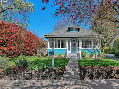 704 W 25th St Vancouver, WA 98660