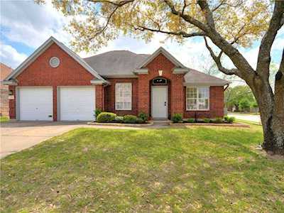 1825 Parralena LN Austin, TX 78728
