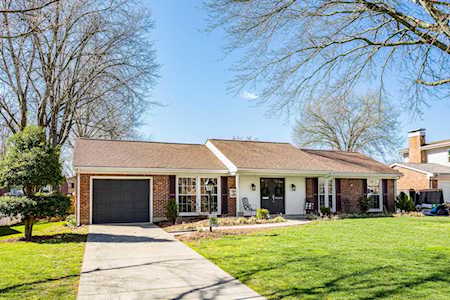 8004 Troutwood Ct Louisville, KY 40291