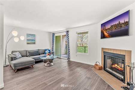 19857 25th Ave NE #203 Shoreline, WA 98155