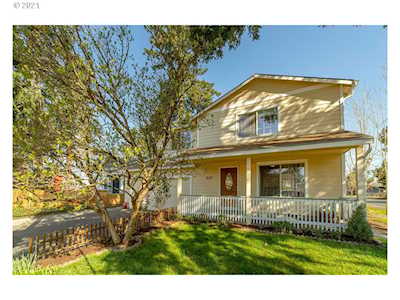 6153 SE Malden St Portland, OR 97206