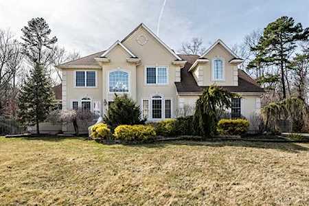 10 Greentree Court Howell, NJ 07731