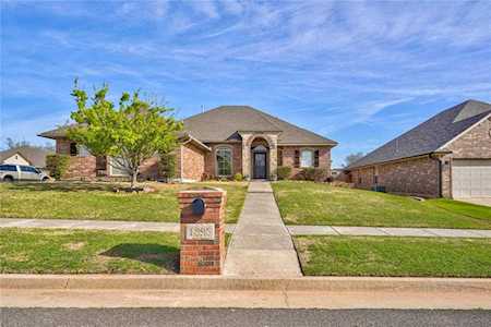 1805 NE 1st St Moore, OK 73160